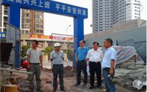 张龙义董事长视察慰问yl6776永利集团燃气股份有限公司办公大楼建设基地